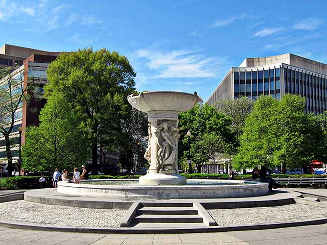 Photo of the fountain and plaza in Dupont Circle